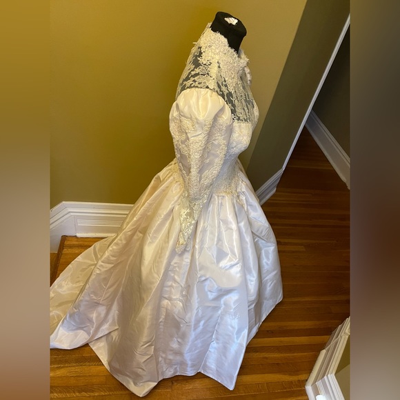 Wedding gown - Picture 5 of 11